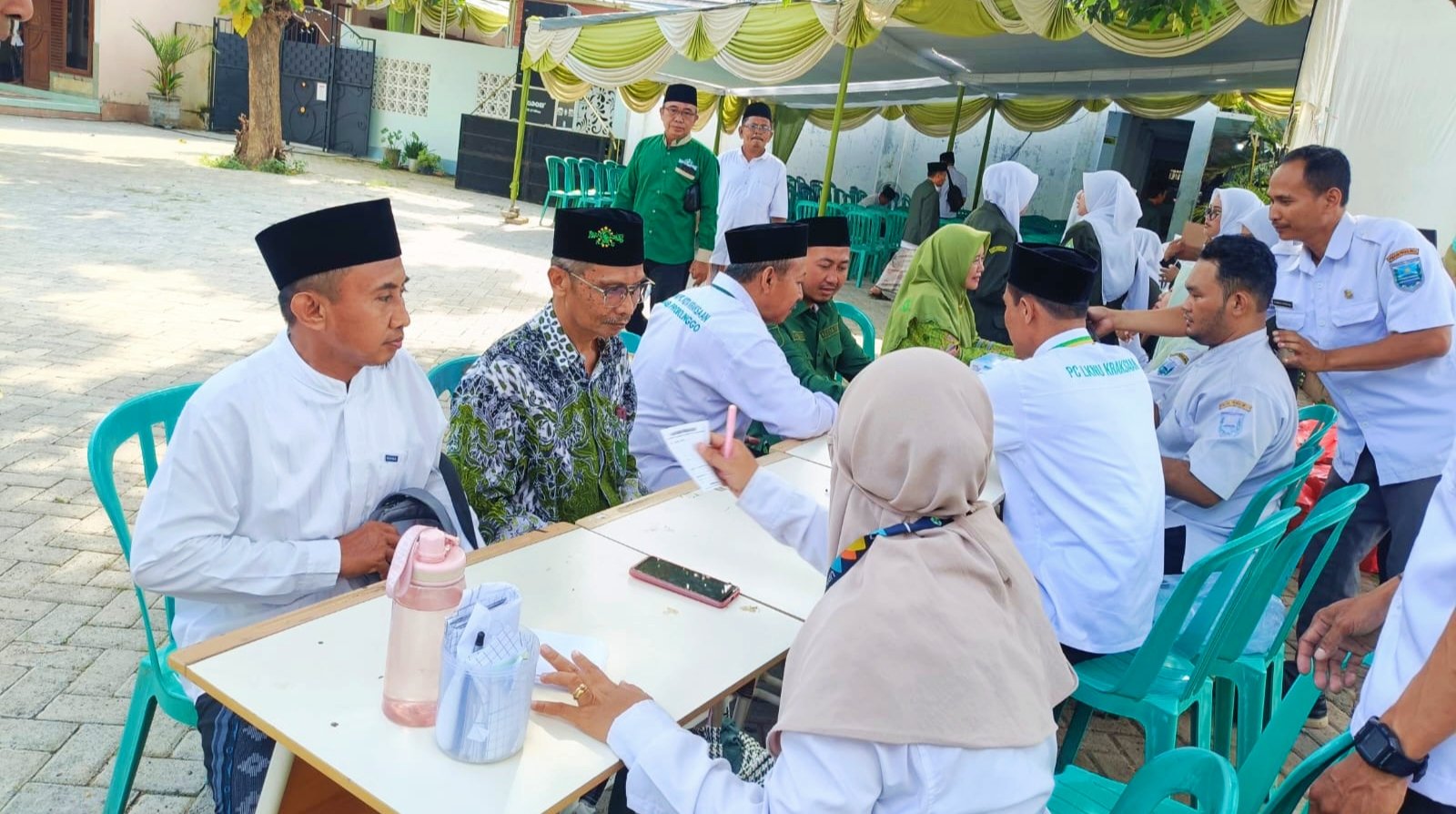 Halal Bihalal PCNU Kraksaan di PP Mambaul Ulum Teguhkan Sinergi Pesantren dan NU